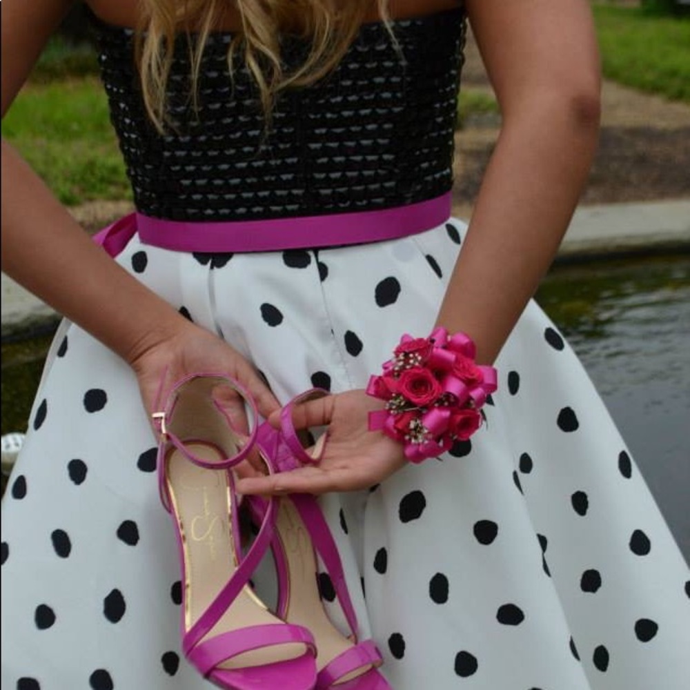 Dress - Picture 4 of 4